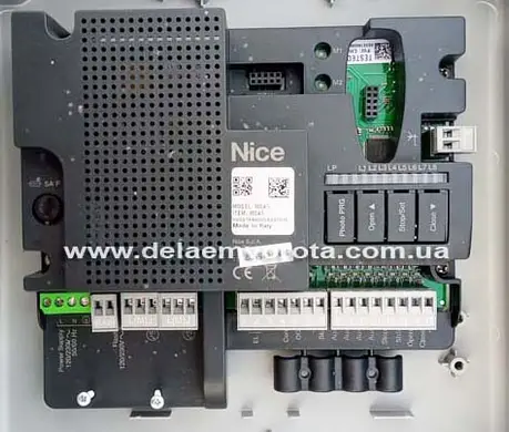 Плата керування для розпашних приводів NICE MC-800