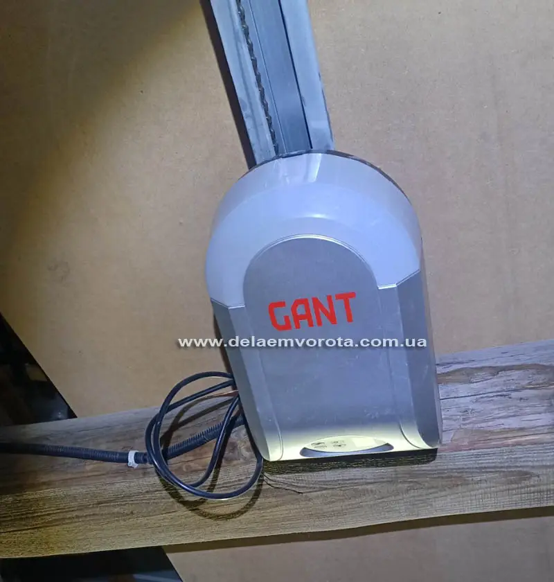 Пример монтажа автоматики для гаражных ворот GANT GM800: